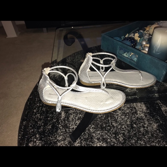 Unique textured T-strap wide width sandal,11w - Picture 2 of 8